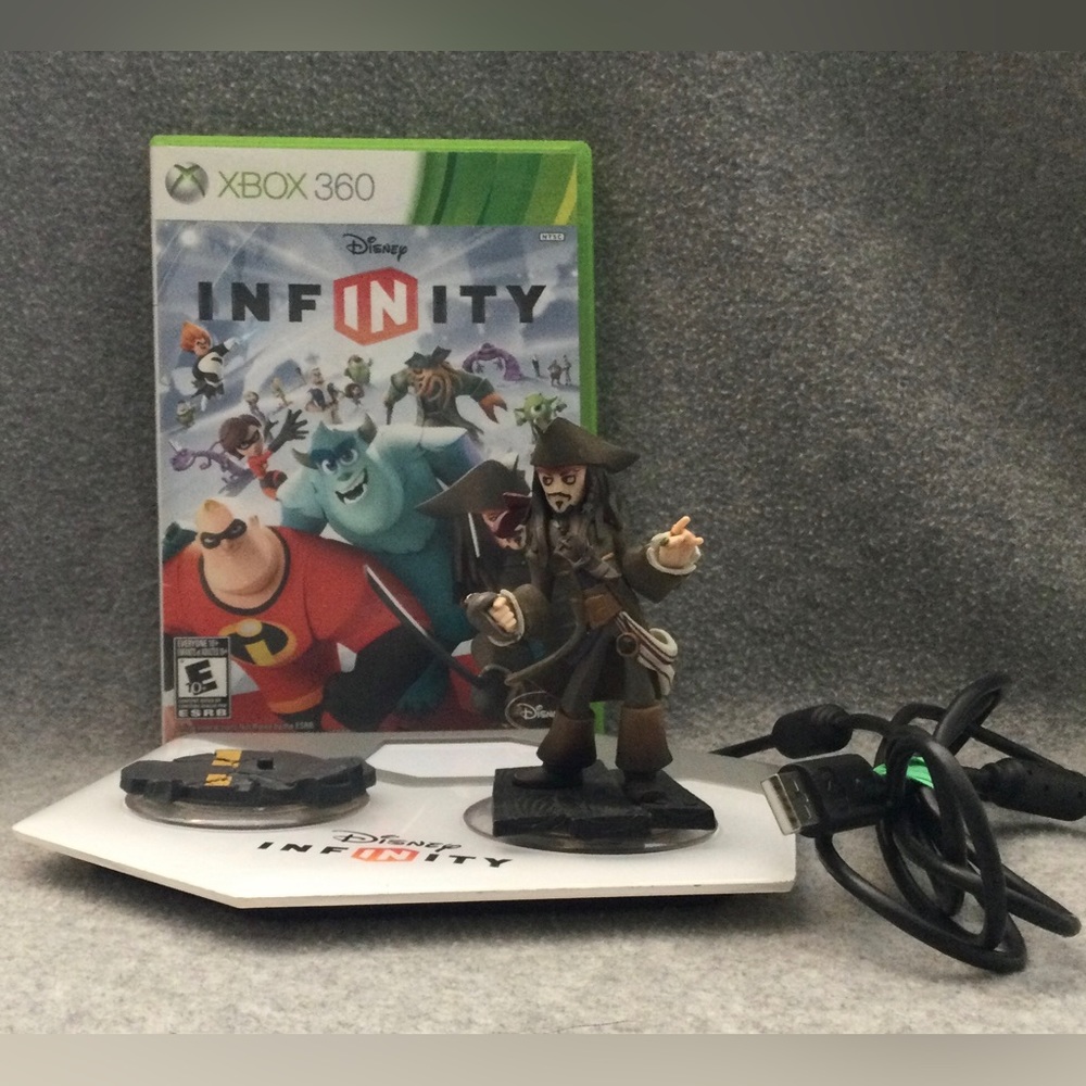 XBOX 360 Disney Infinity Bundle Game Portal and 2 Characters
